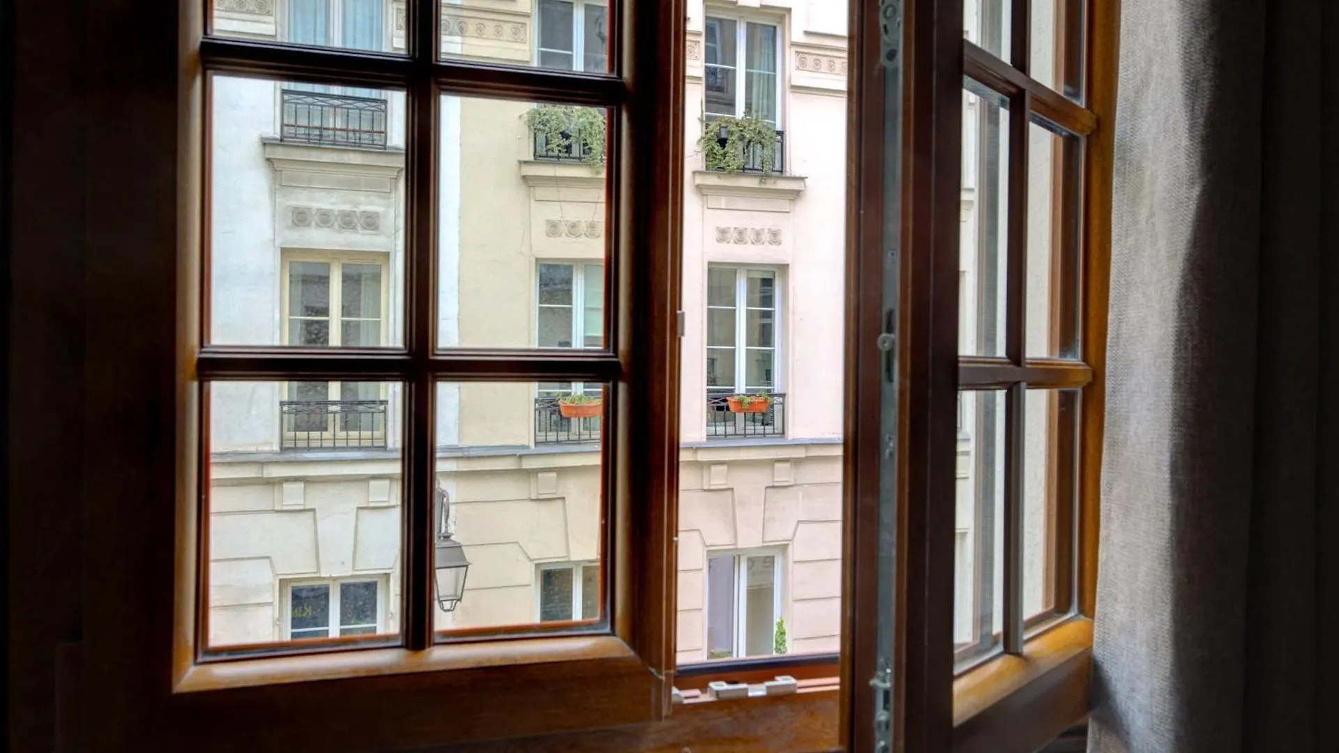 Luminous Flat In Le Marais Appartement Parijs